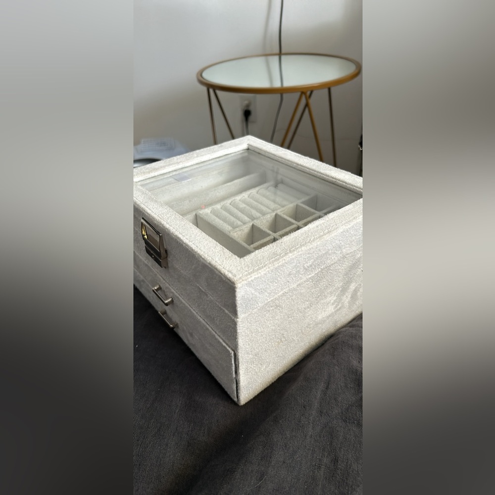 white jewelry box
